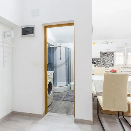 Ankica Sikici * Πούλα